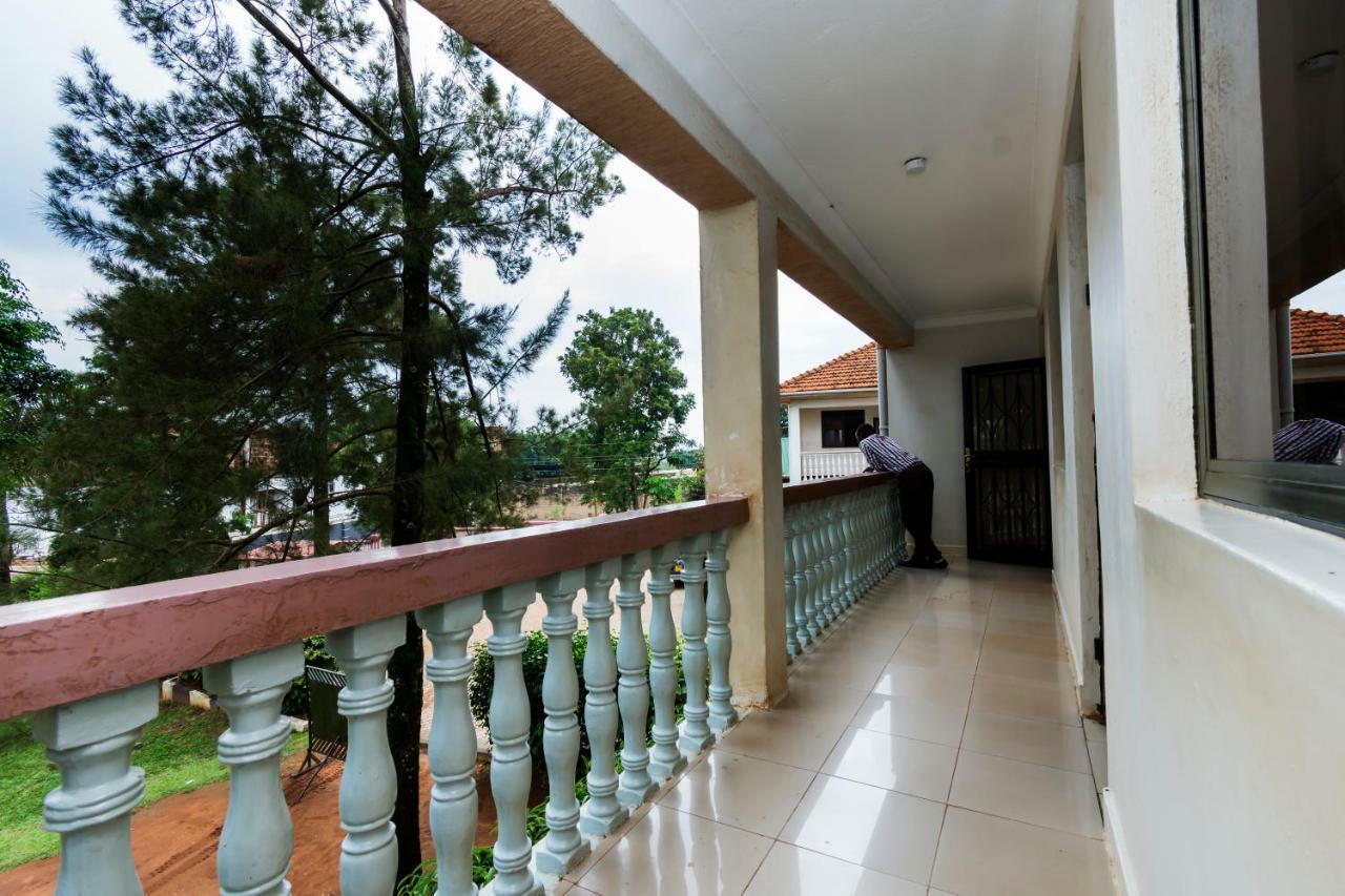 קמפאלה Royal Lake View Gardens מראה חיצוני תמונה